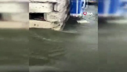 O acı anlar kameraya yansıdı... Yükselen suyu görüntülerken babaannesinin cesediyle karşılaştı