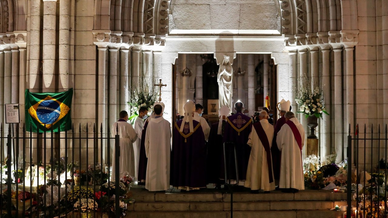 France church attack: City of Nice pays tribute...