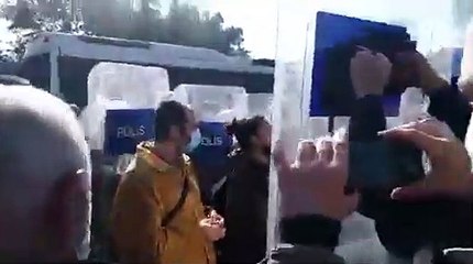 Birikmiş maaş ve tazminatlarını alamadan işten çıkarılan BİMEKS işçilerine gözaltı: Hakkını arayan işçiye reva görülen bu mu?