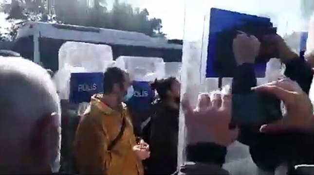 Birikmiş maaş ve tazminatlarını alamadan işten çıkarılan BİMEKS işçilerine gözaltı: Hakkını arayan işçiye reva görülen bu mu?