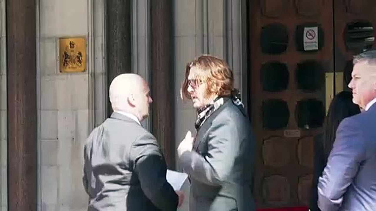 Johnny Depp verliert im Prozess um Vorwurf des 'Ehefrauen-Schlägers'