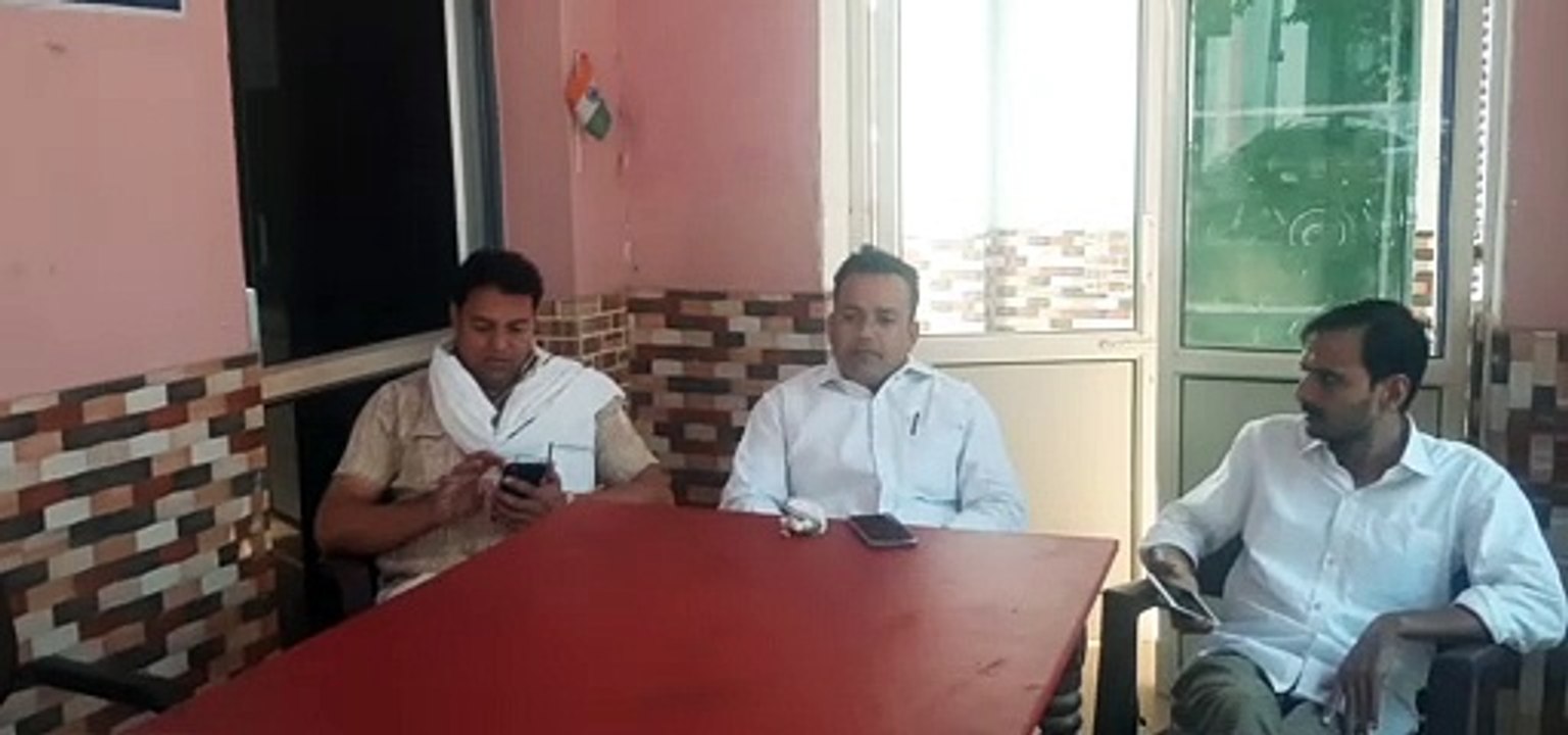कांधला कैराना विधायक नाहिद के जेल भरो आंदोलन में शामिल होने जा रहे लोगों को पुलिस ने हिरासत में लिया