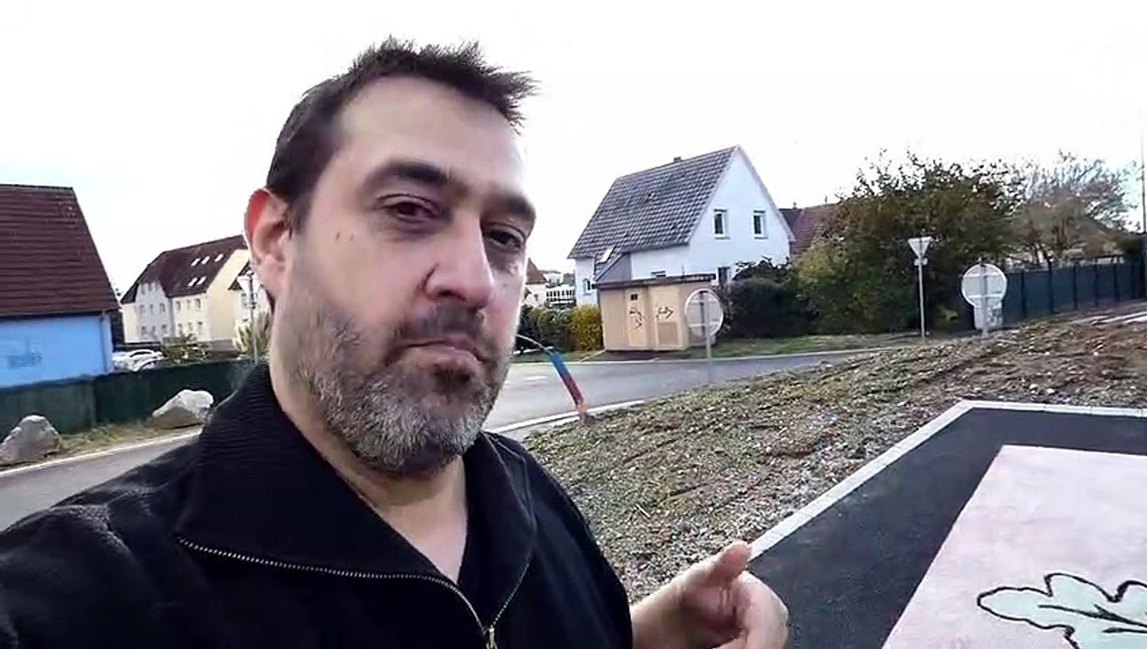 Brumath en Alsace et le symbole de la ville sur le rond point vers Geudertheim