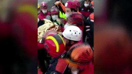 3살 여아, 터키 강진 65시간 만에 잔해 속에서 구조 / YTN