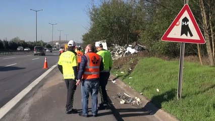 Tırın çaptığı kamyonet paramparça oldu: 2 yaralı