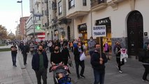 Hosteleros navarros se manifiestan en Pamplona contra el cierre del sector