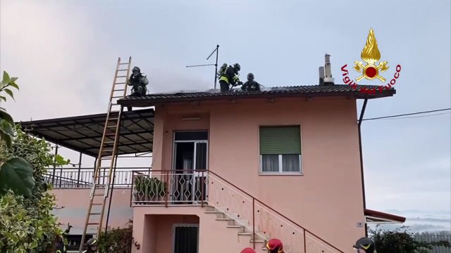 Città Sant'Angelo (PE) - In fiamme sottotetto di un'abitazione (02.11.20)
