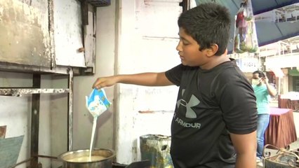 Mumbai: 14-year-old boy sells tea to support his family