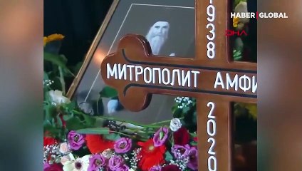 Koronavirüsten ölen başpiskoposun cenazesine binlerce kişi katıldı