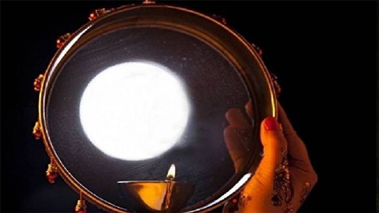 Karwa Chauth 2020: जानें आपके शहर में कब दिखेगा करवा चौथ का चांद | Moon Timings In Different Cities