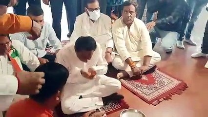 पूर्व मुख्यमंत्री कमलनाथ ने लालघाटी स्थित गुफा मंदिर में हनुमान मंदिर में दर्शन किये