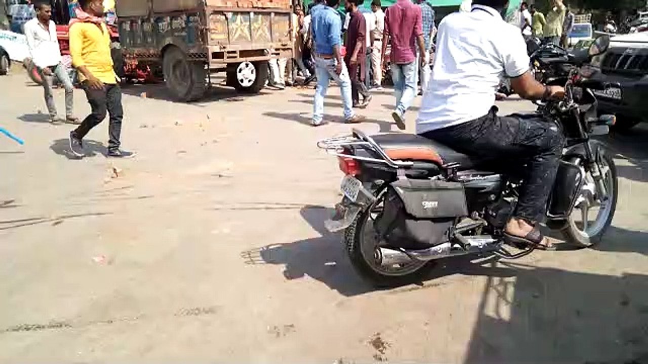 शाजापुर: बस स्टैंड पर बस को लेकर विवाद मौके पर पुलिस बल में संभाला मोर्चा