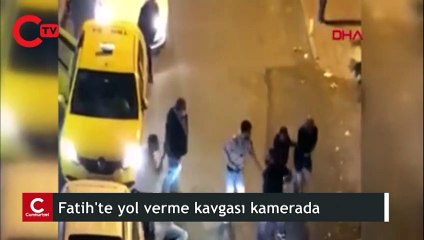 İstanbul'da yol verme yüzünden çıkan kavga kamerada