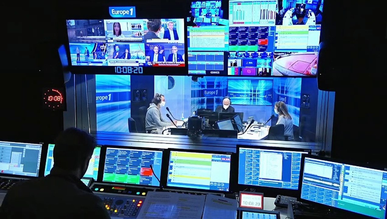 "La Boum 2", "La démocratie du dollar" et "Génération Guignols" : le manque d'argent fait parfois le bonheur de la télévision