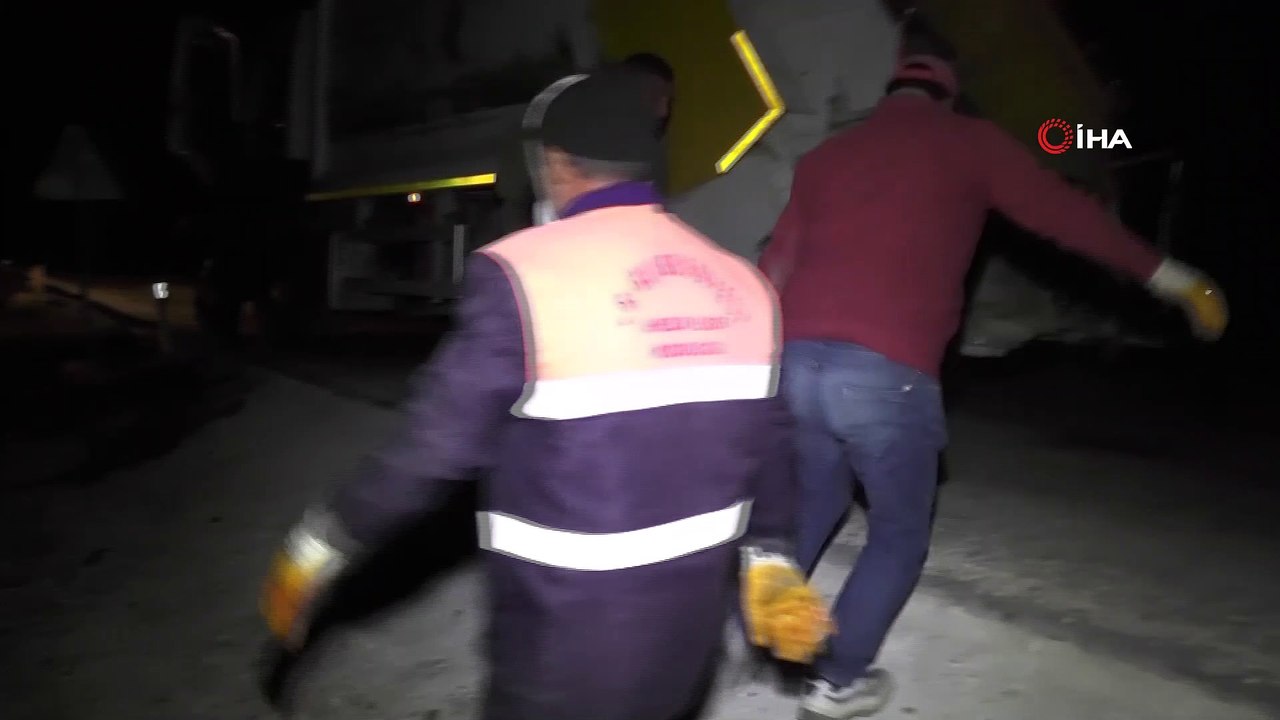 - Otomobil koyun sürüsüne daldı, 30 koyun telef...