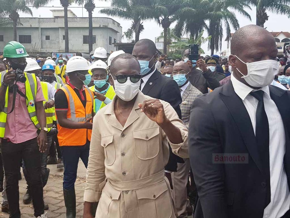 Patrice Talon s’offre un bain de foule sur un chantier de marché à Cotonou