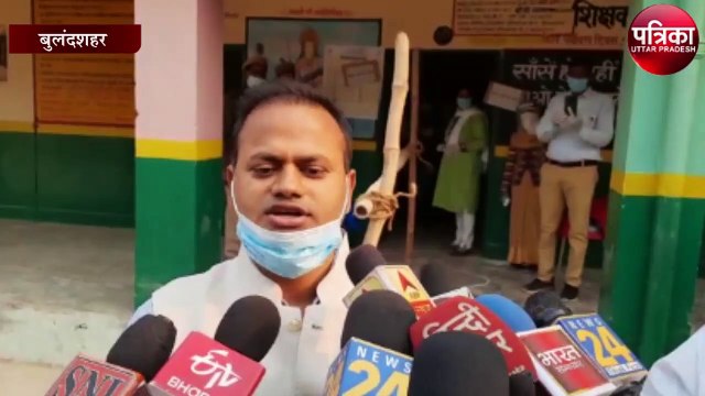 Bulandshahr: धीमी गति से शुरू हुआ उपचुनाव में मतदान, ग्रामीणों ने किया वोटिंग का बहिष्कार