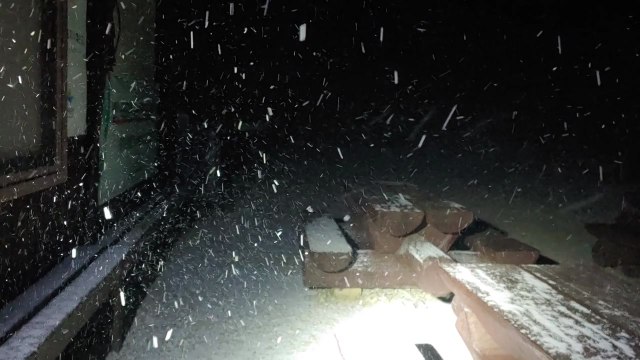 설악산에 첫눈...강원 산간 겨울 채비 분주 / YTN