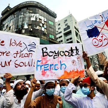 Bangladesh Muslims Attack Hindu Neighbour's In Protests Against Distant France!