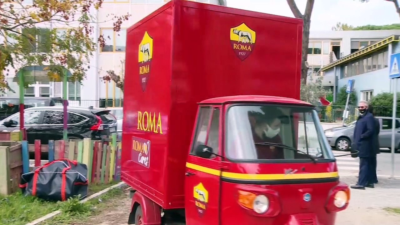 Roma, la consegna delle mascherine nelle scuole: le parole di Raggi e Fienga (3/11/2020)