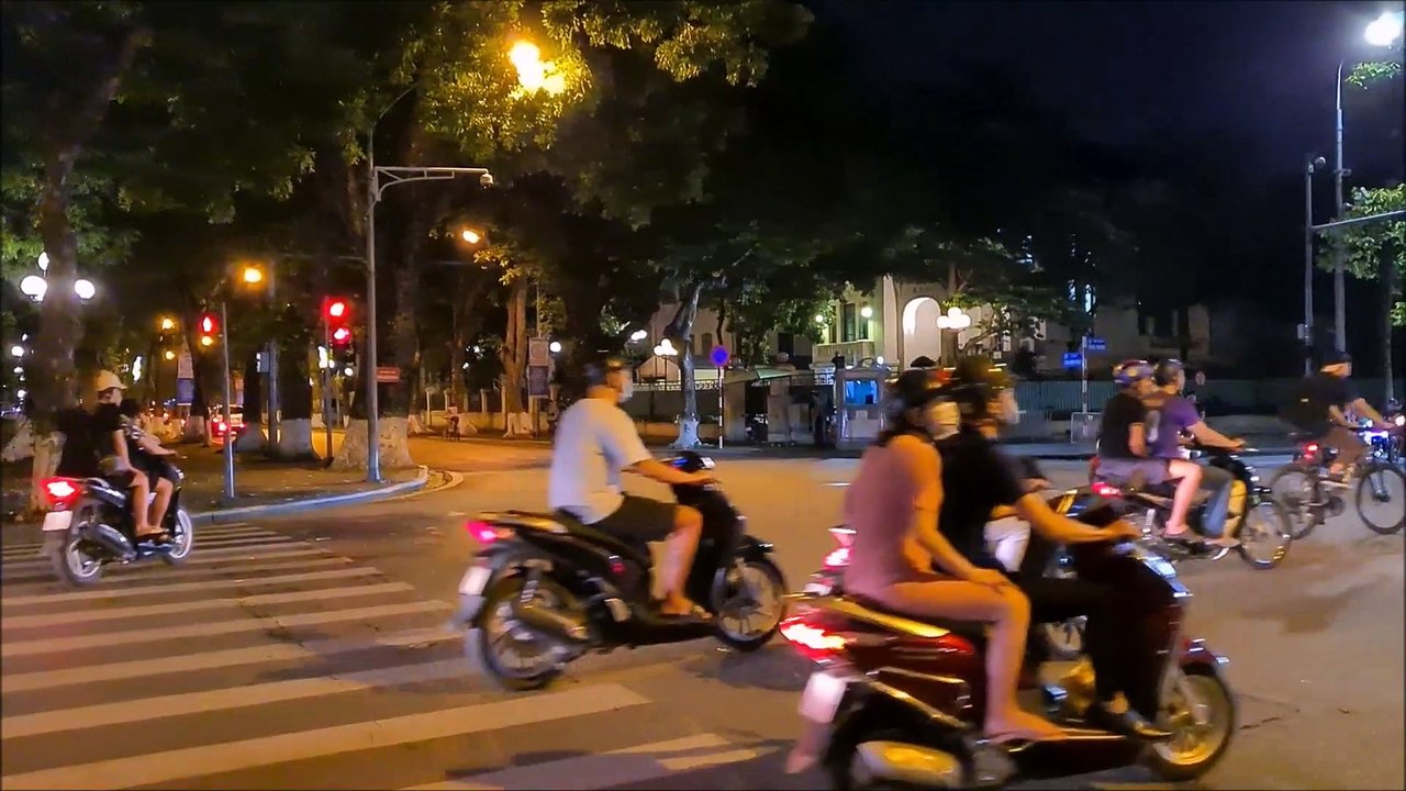 Lang Thang dạo qua con đường đẹp nhất Hà nội - Wander through the most beautiful street in Hanoi