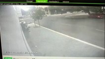 Vídeo mostra colisão que deixou motociclista embaixo de carro, na Rua Paraná