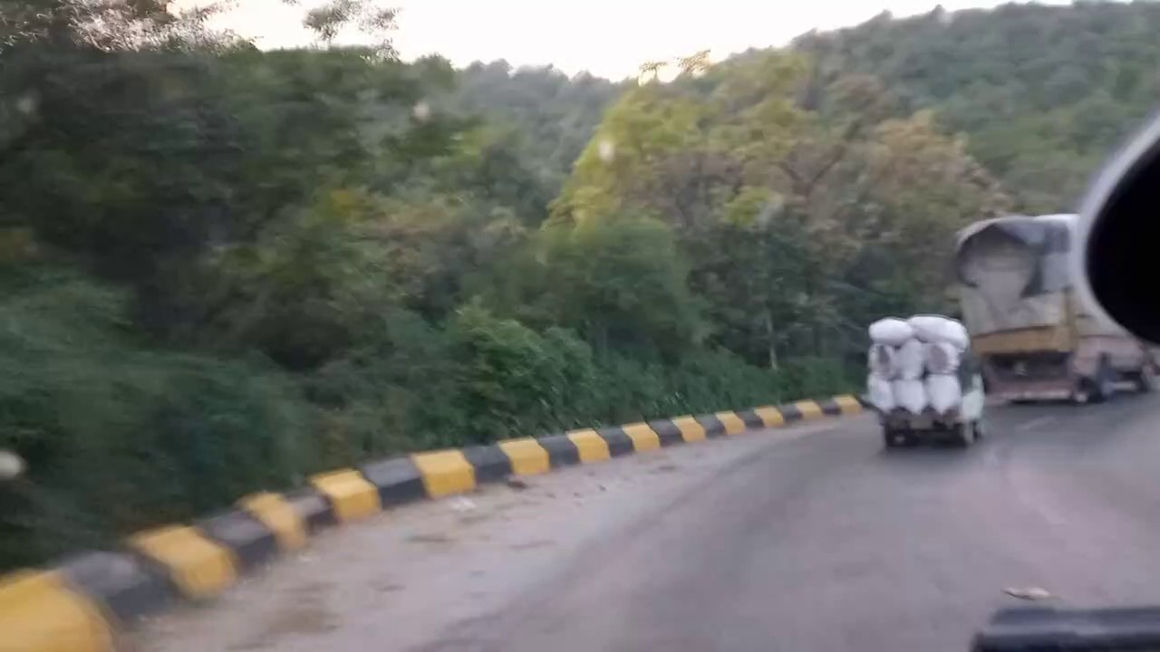 Murree_Road_Dangerous_l_Highway_l_Heavy_traffic_l_Khoji_Rana.mp4