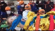 فيديو.. انتشال طفلة في الرابعة من عمرها من تحت الأنقاض بعد زلزال أزمير