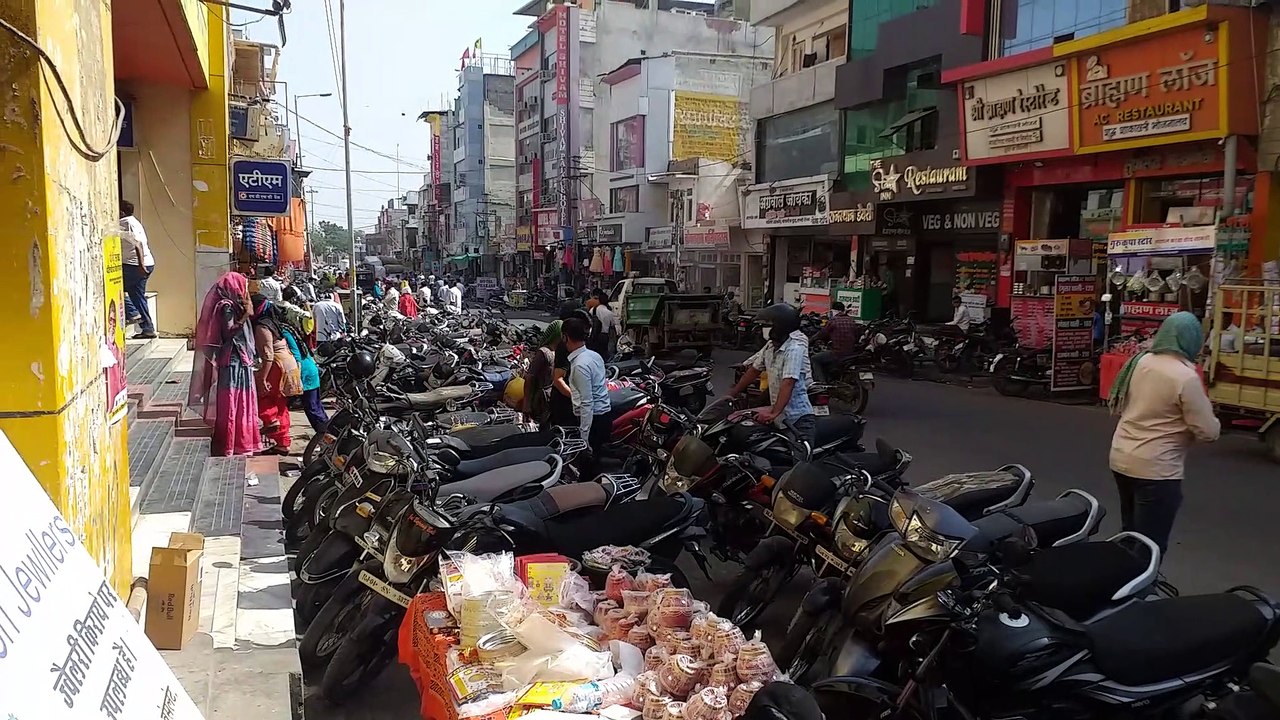 नो-पार्किंग एरिया में बढ़ते वाहन, पुलिस ने काटे...