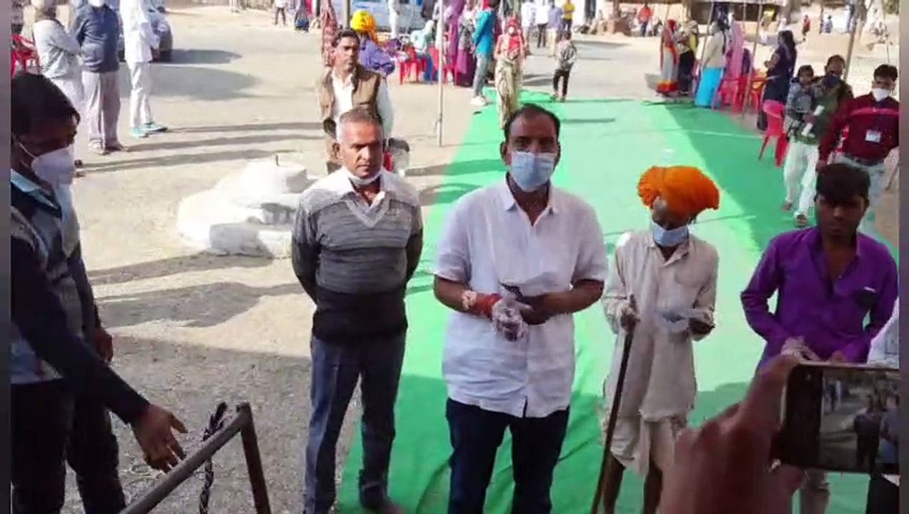 सुवासरा विधानसभा के कांग्रेस प्रत्याशी राकेश पाटीदार ने किया मतदान