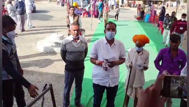 सुवासरा विधानसभा के कांग्रेस प्रत्याशी राकेश पाटीदार ने किया मतदान