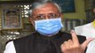 Sushil Modi breaks queue to cast vote, people get angry