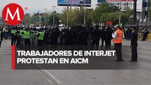 Trabajadores de Interjet bloquean Circuito Interior, frente a Terminal 1 de AICM