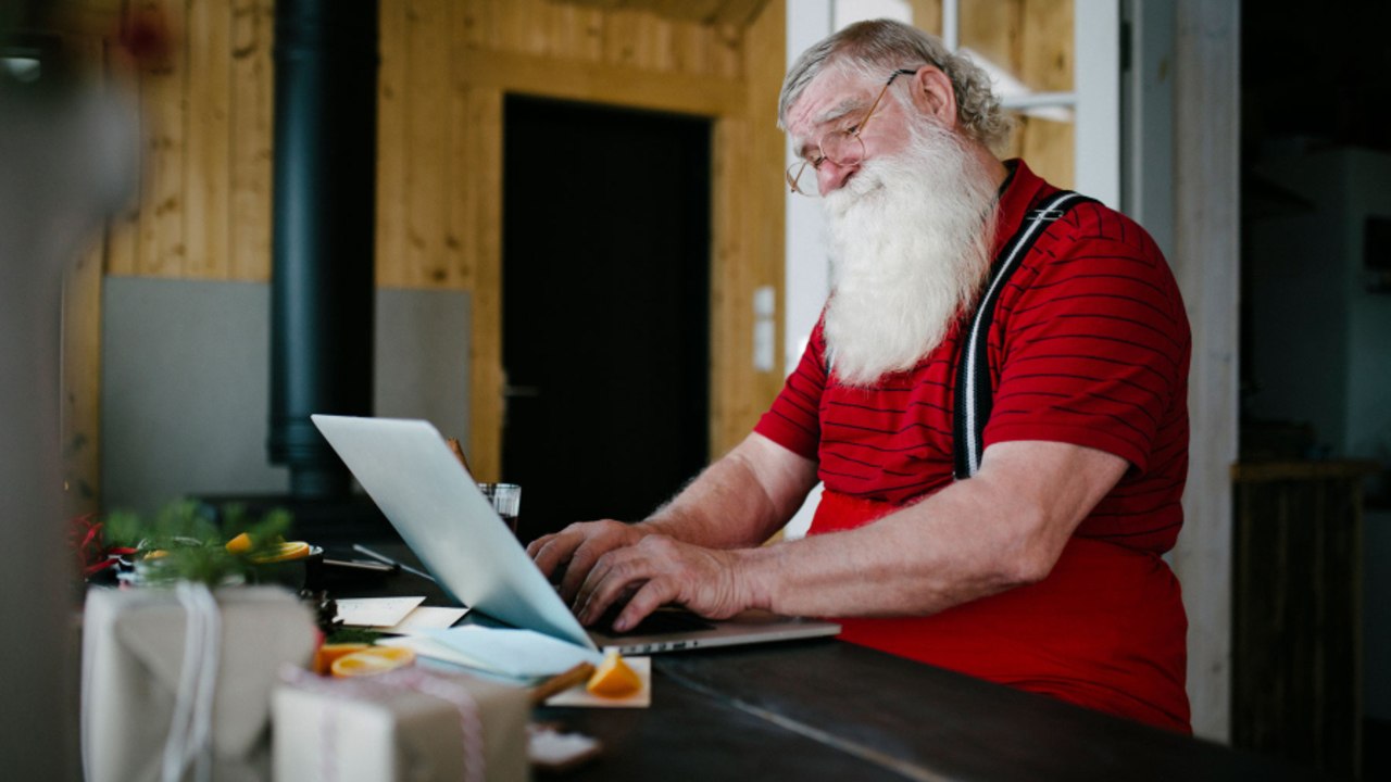 This Company Will Pay You $25 an Hour to Be a Virtual Santa