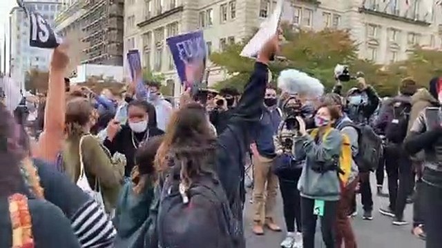Beyaz Saray önünde Trump karşıtı gösteriler başladı