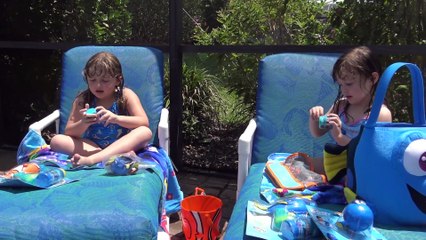 Sophia Isabella e Alice Brincando na Piscina Episódio  (12)