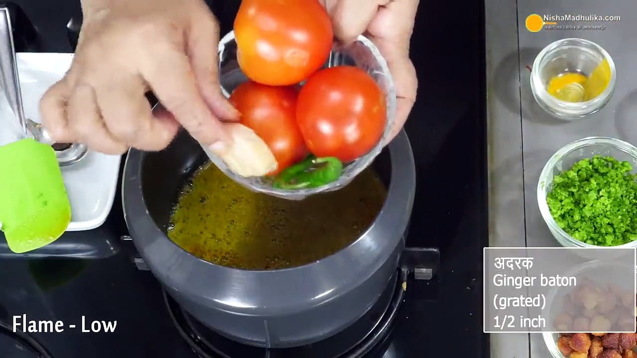 मटर की ग्रेवी वाली आलू मुंगौडी की ट्रेडीशनल करी - Alu Mangodi in Matar gravy