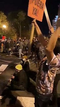 Présidentielle américaine : une banderole anti-Trump déployée devant la Maison Blanche