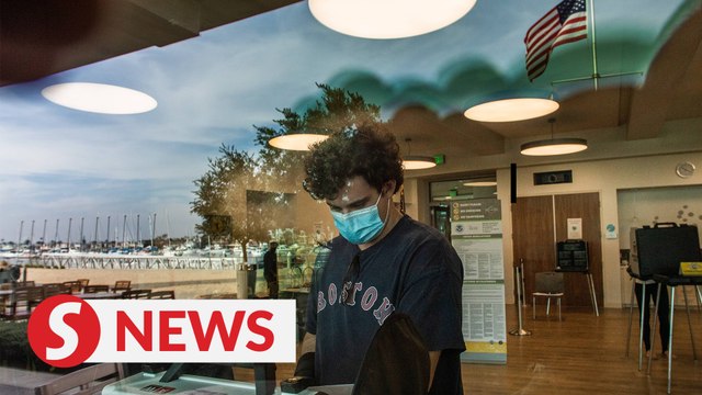 US presidential polls: California’s early voters enjoy a day on the beach