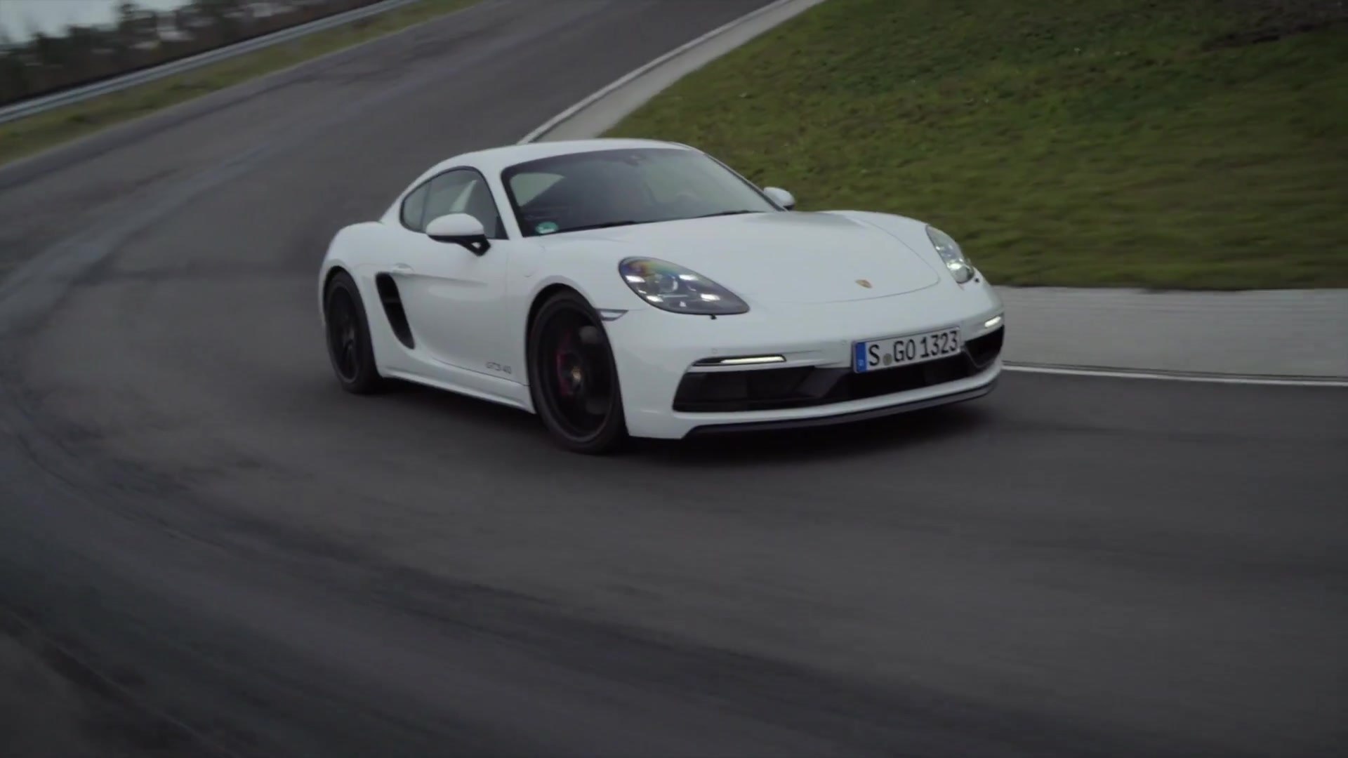 The New Porsche 718 Cayman Gts 4 0 In White Driving Video Video Dailymotion