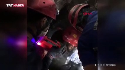 102 saat sonra enkazdan bir kedi daha kurtarıldı