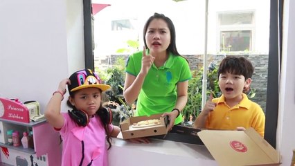 Annie Pretend Play REAL Pizza Drive Thru Restaurant Food Toys - Kids funny stories - Kids videos