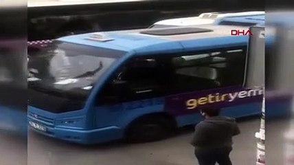Kadıköy'de trafikte 'yol verme' kavgası; sopalar kullanıldı