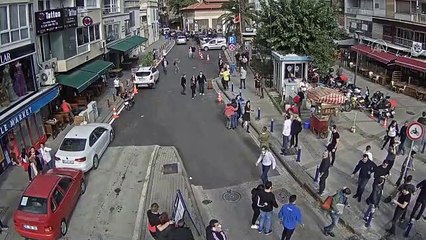 İzmir'deki depremden yeni görüntüler! Araçlarını bırakıp kaçtılar