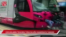 Bursa'da tramvay arkasında tehlikeli yolculuk