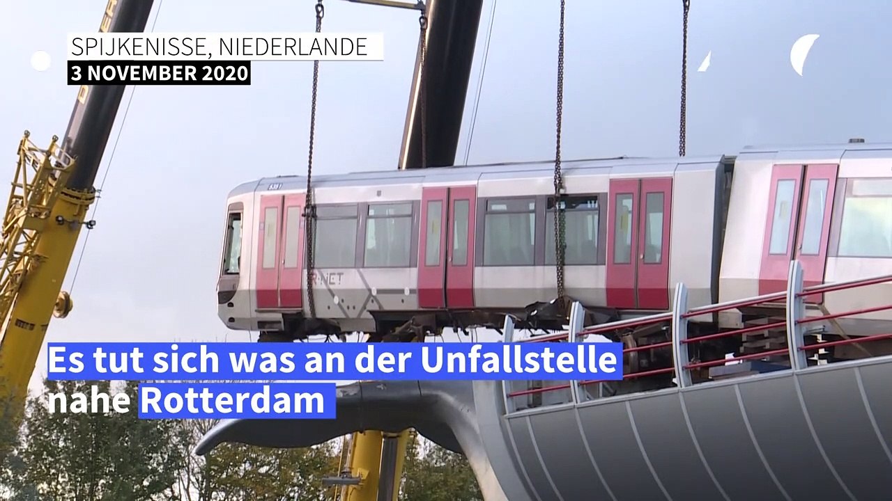 Von Walflosse gerettete U-Bahn in Niederlanden wird geborgen