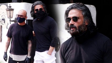 Sunil Shetty spotted at Hakim Alim salon in Bandra; Watch Video |FilmiBeat