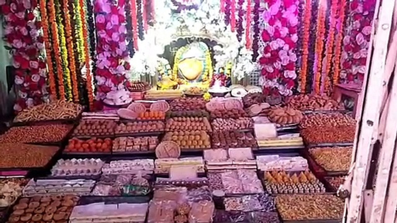 भगवान गणपति के सजाई छप्पन भोग की झांकी, देखें वीडियो