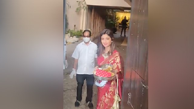 Shilpa Shetty Karwa Chauth में Red Saree पहन दिखीं खूबसूरत, Media से बनाई दूरी | Boldsky