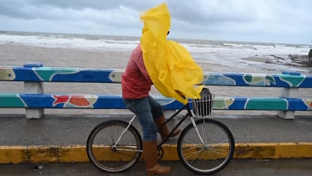 Eta’s wind and floodwaters race through Honduras